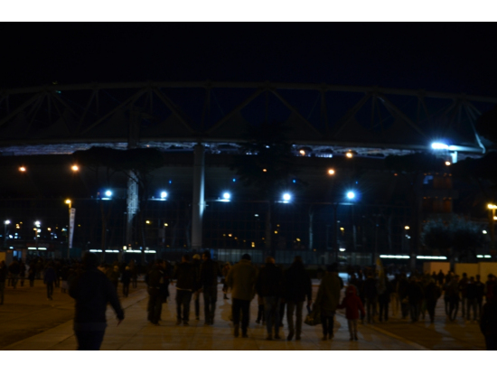 ローマのスタジアム。巨大さに驚きました。