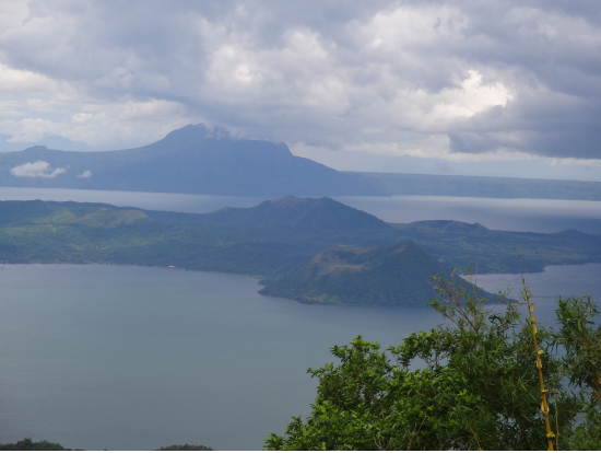 タール湖とタール火山