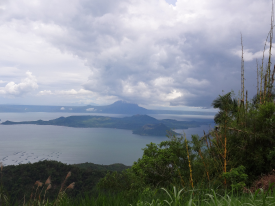 タール湖とタール火山