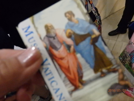 入場チケット  この絵が 有名な ラファエロのフレスコ画の一部です!