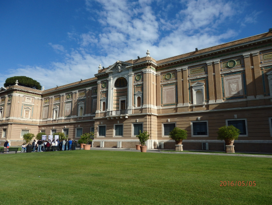 まずは中に入ります