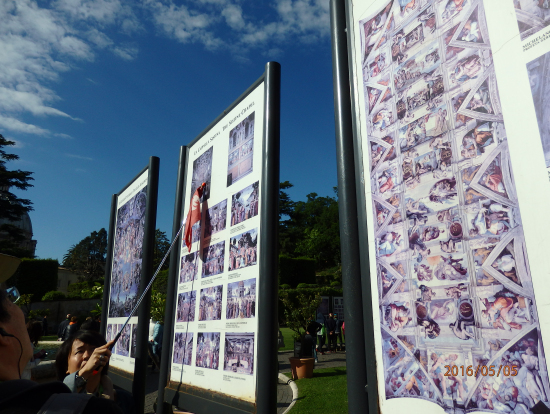 これがうわさのパネルです。 システイーナ礼拝堂の天井、壁画の説明はここで写真見ながら