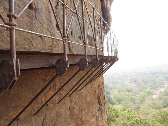 こんな階段を1260段登って行きます