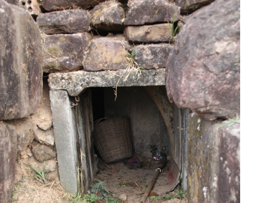 遺跡の下の塹壕跡