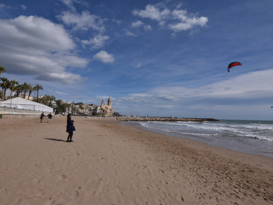 シッチェス 3月の地中海