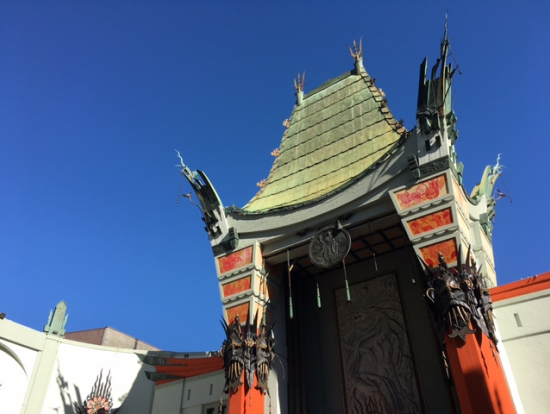 ツアーの始まりはチャイニーズシアター