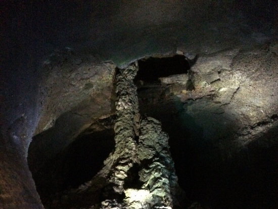 萬丈窟の中です。見学できるコースの一番奥にあります。