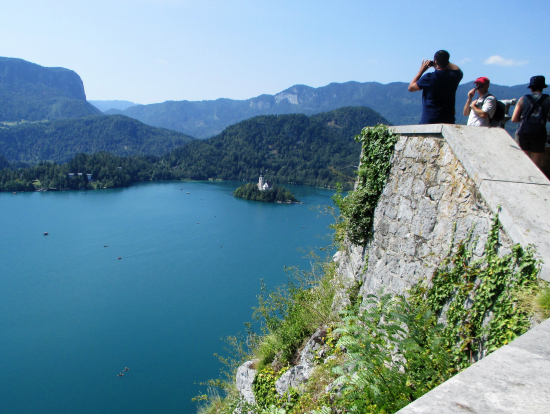 ブレッド城からブレッド湖を望む