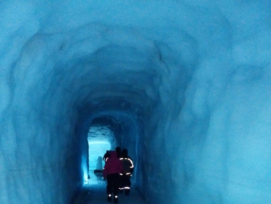 氷河の下、スーパーブルー