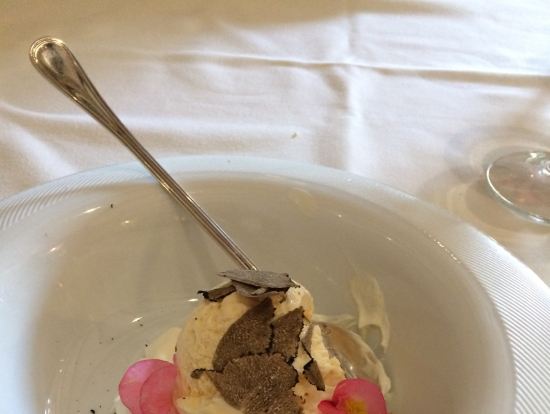 トリュフをかけたアイスクリーム