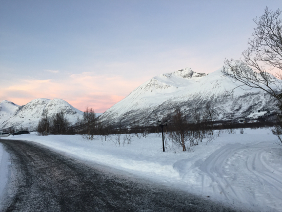 午前11時前です。山と空がきれい。