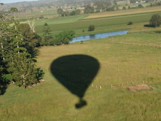 気球の影。貴重~。