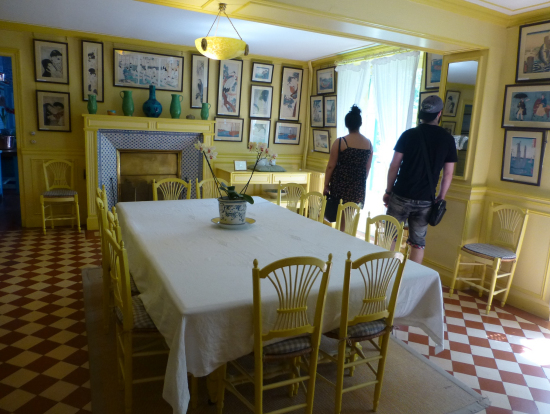 黄色のリビング