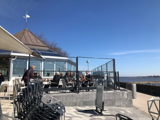 海沿いで心地よい