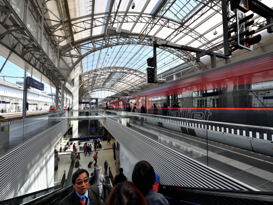 ザルツブルグ駅到着、ガイドさんと