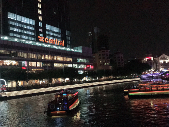 このようなボートに乗車します