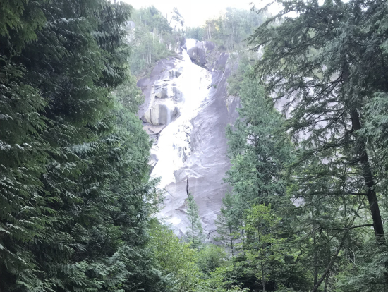 バンクーバーで1番の滝も見れて最高でした。