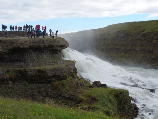 ゲトルフォスの滝はいろろな角度で堪能できます。