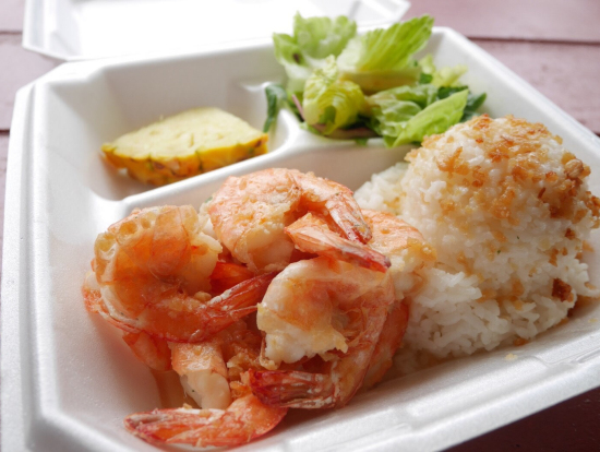 ハレイワタウンで昼食のガーリックシュリンプ