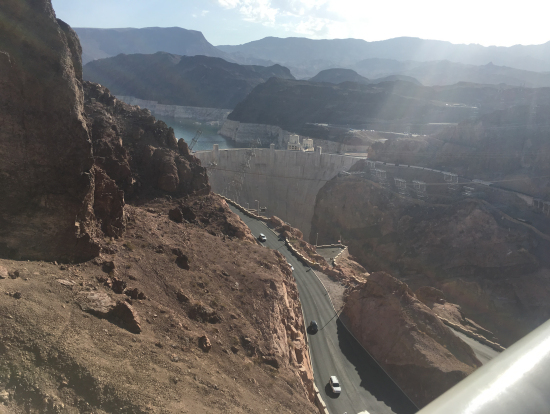 ダムの様子(橋の上から)