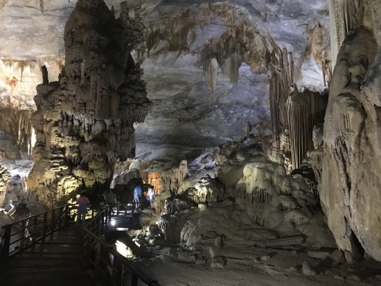 洞窟内の大きさがわかるでしょうか？