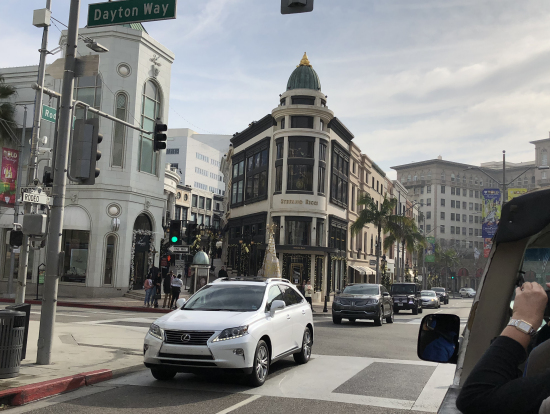 ビバリーヒルズ地区のショッピングストリート