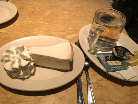 ファーマーズマーケットのチーズファクトリーのオリジナルチーズケーキ