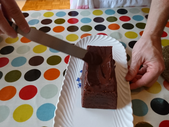 ガトーショコラにチョココーティング。ケーキは小麦粉使いませんでした。