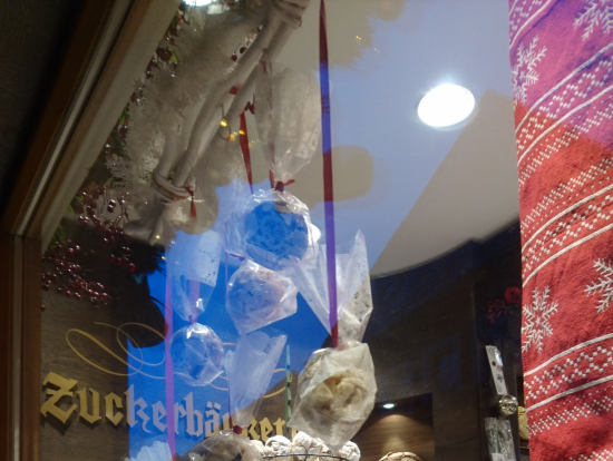ローテンブルグお菓子屋さんのシュネーバレンのツリー