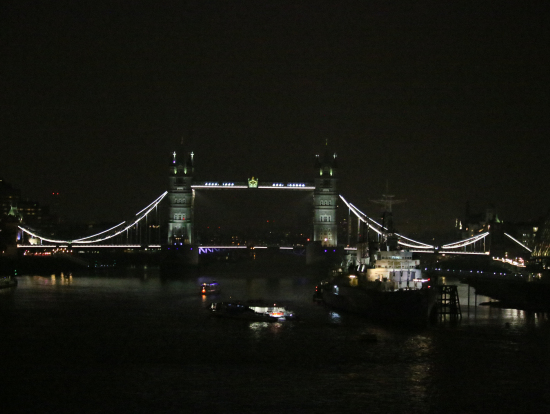 夜のタワーブリッジ