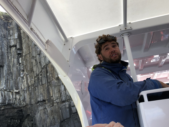 クルーズの船長さんです。色んな説明をしてくれました。