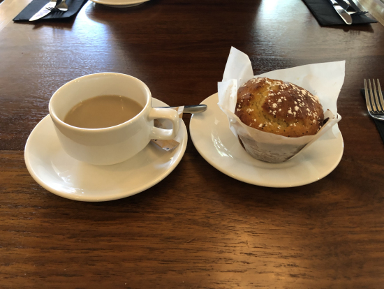 モーニングティと甘いマフィン