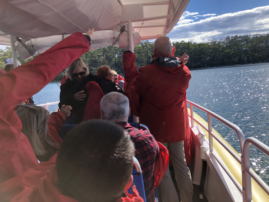 赤色防寒着。結構大きいです。