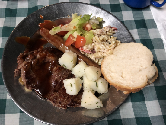 食事はバイキング形式でした