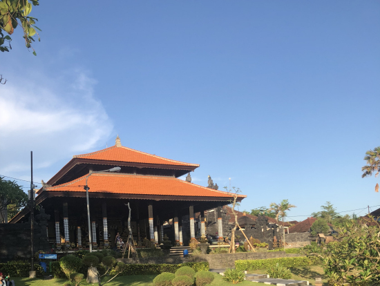 タナロットは水上の寺院も素敵ですが、地上の庭も美しいです!