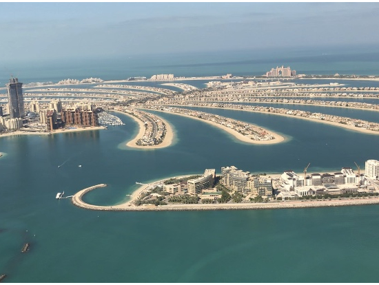 パームジュメイラの景色。奥のホテルがアトランティスザパームです