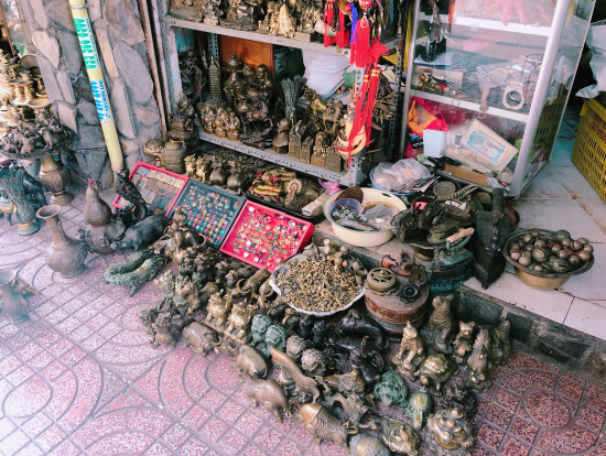 レコンキエウ通りのお店