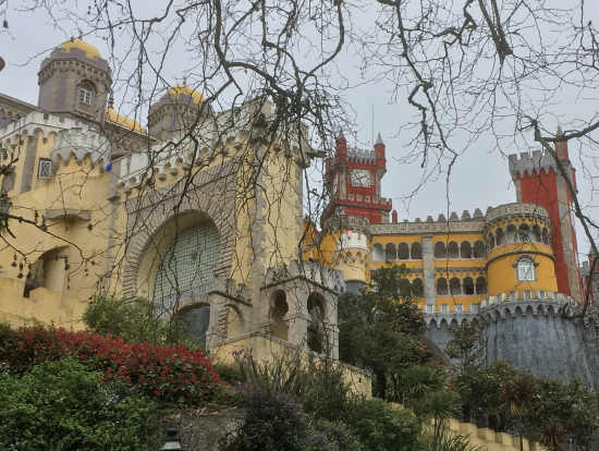 色使いが魅力のペーナ宮殿