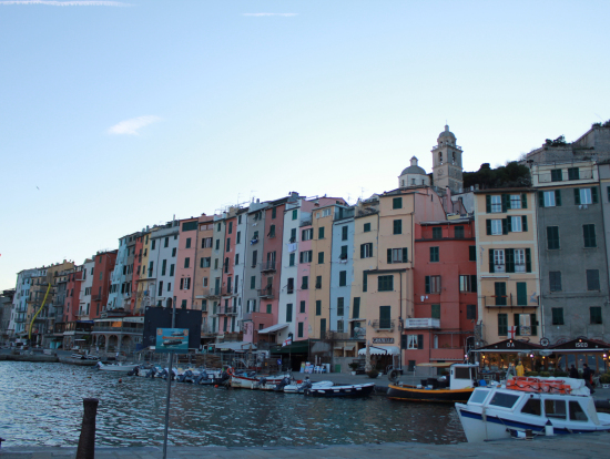 ポルトヴェーネレの美しいハーバー