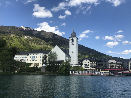 船から見たウォルフガングの教会