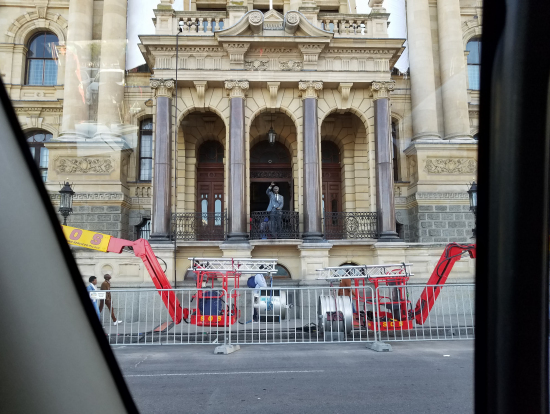 ネルソンマンデラ像