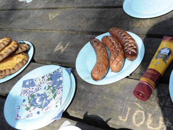 ソーセージとお米の入ったパン、そしてマスタードが絶品