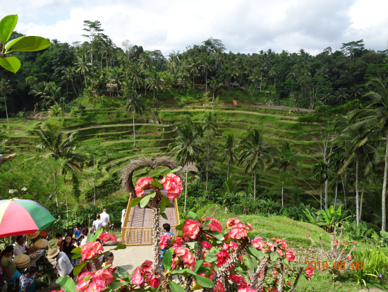 真ん中にあるハートの中に入るには2kルピアでした。