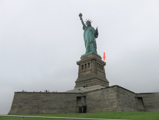 7、矢印が台座の展望台（エレベーター有）