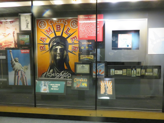 5、台座内のミュージアムにて