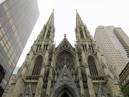 1、ステンドグラスが美しい、パトリック大聖堂