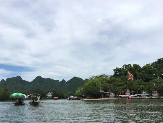 お正月はベトナムの人達がたくさん来るそうです