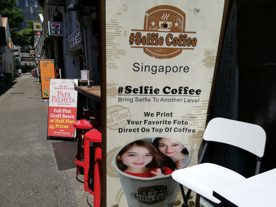 ハジレーンのセルフィコーヒーは人数多いと2人で1撮影