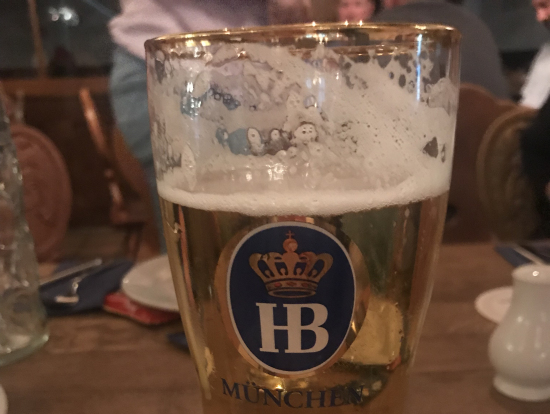 ヴァイスビア ビアホールにて