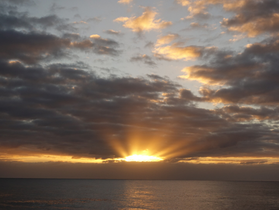 気持ちの良い朝陽を眺めて出発